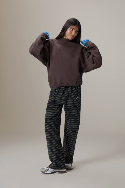 Seekers Classic Sweatshirt in Brown