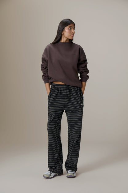 Seekers Classic Sweatshirt in Brown