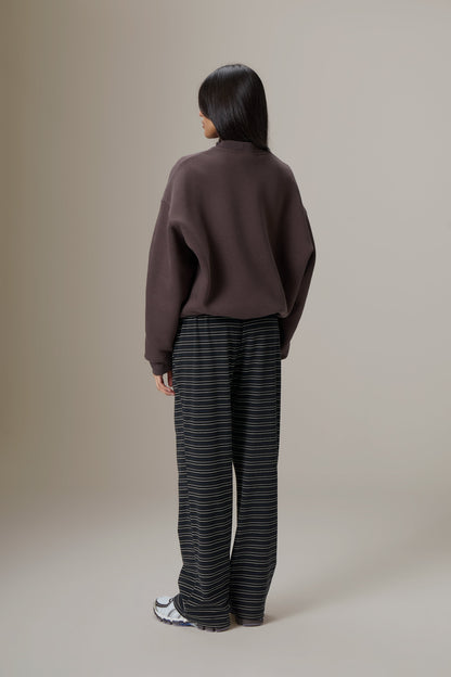 Seekers Classic Sweatshirt in Brown